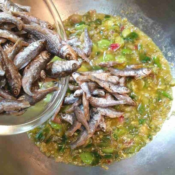 Resep Membuat Ikan Bilih Goreng Lado Mudo
